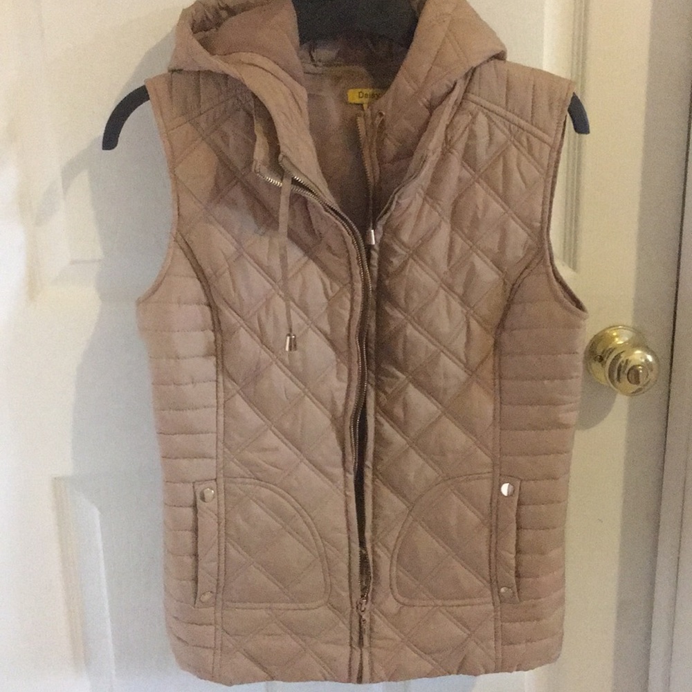 ⚡️ Vest